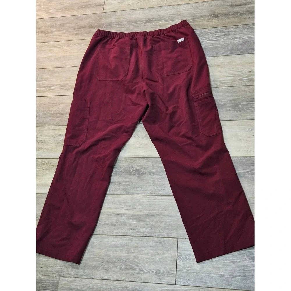Figs Men's Cairo Burgundy Straight Cargo Scrub Pants Size Xlarge Short